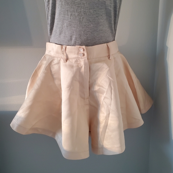 ASOS flared swing gold high waisted trouser shorts - Picture 3 of 3